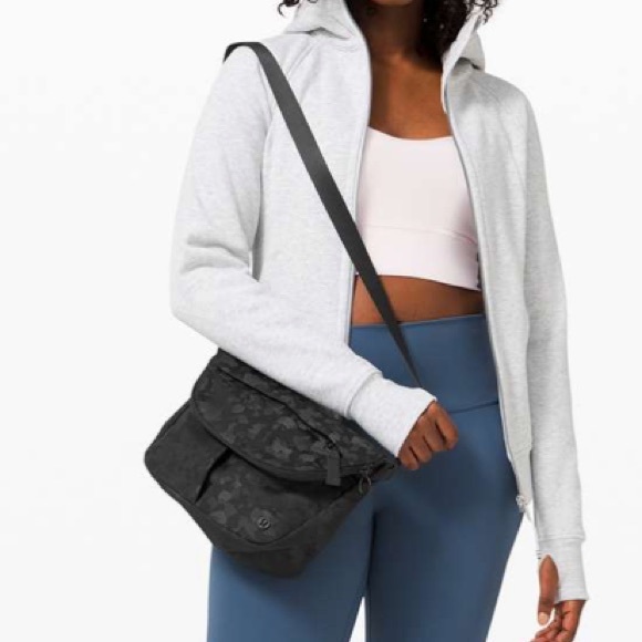 NWT Lululemon All Night Festival Bag 5L - Picture 4 of 6